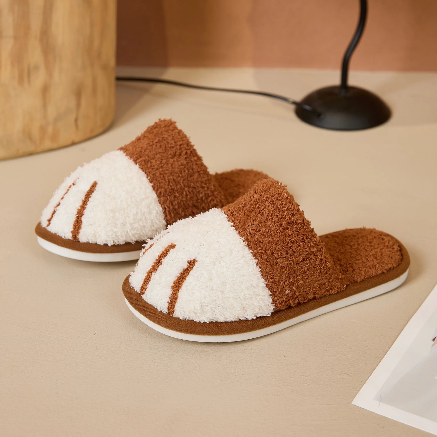 Cotton slippers for men, cute cat paws, plush for home use, anti slip for autumn and winter couples, indoor warmth for home use