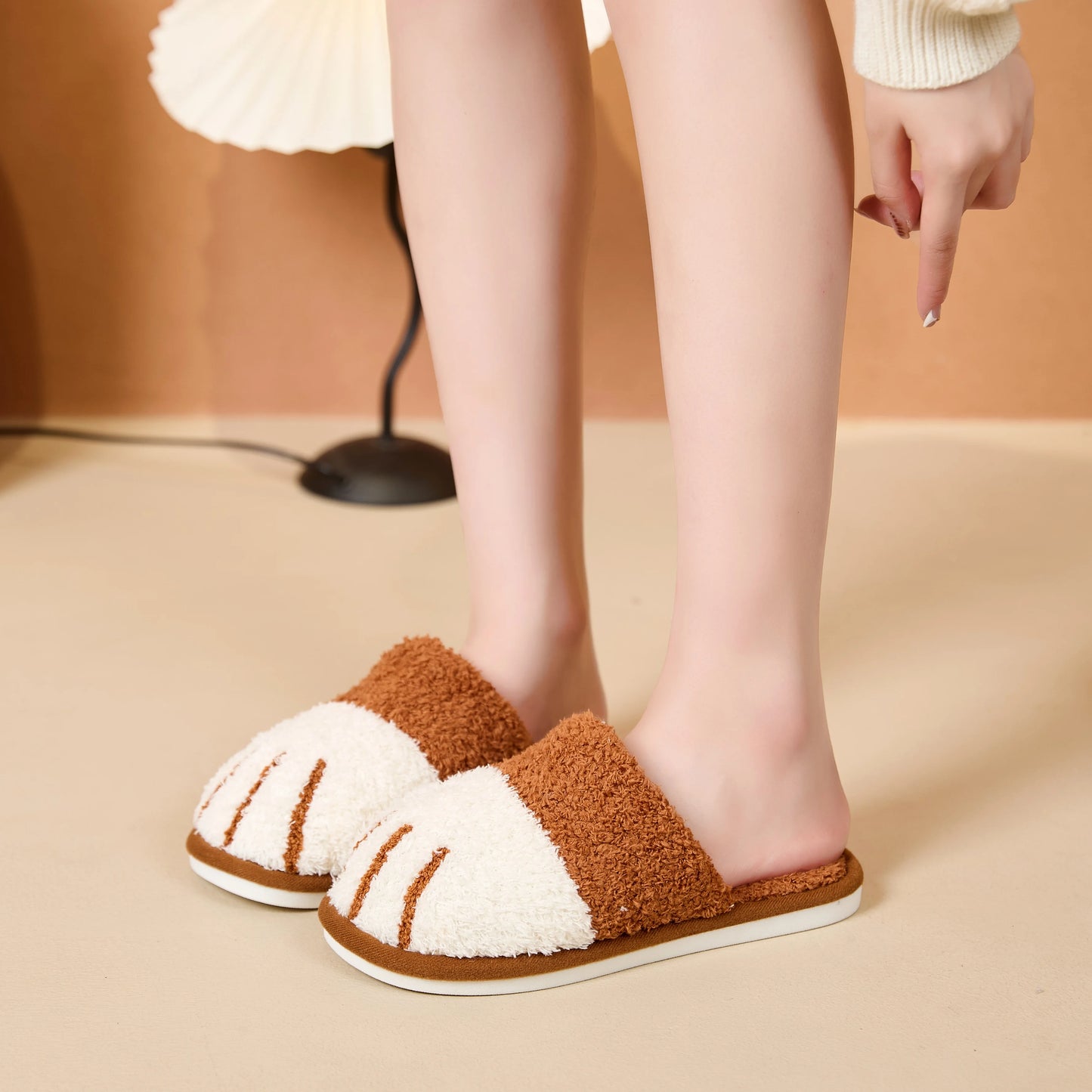 Cotton slippers for men, cute cat paws, plush for home use, anti slip for autumn and winter couples, indoor warmth for home use