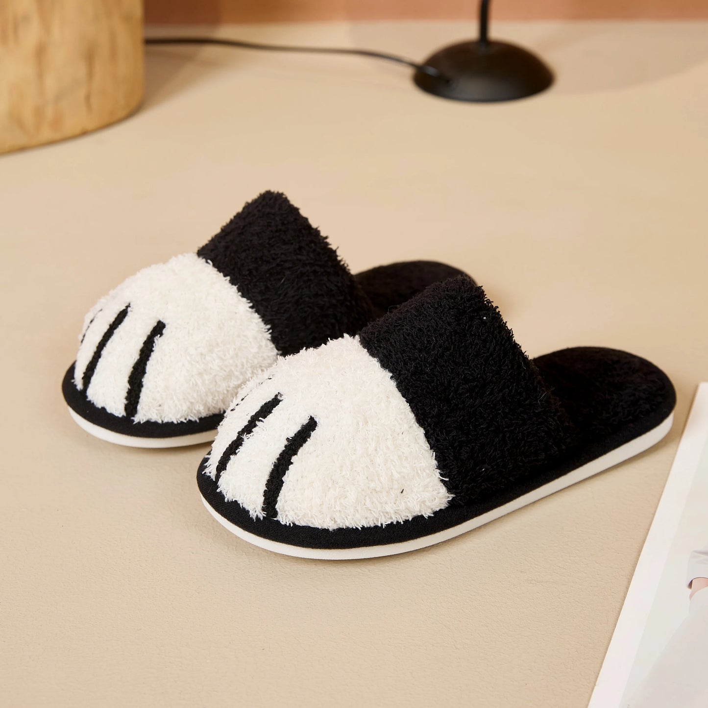 Cotton slippers for men, cute cat paws, plush for home use, anti slip for autumn and winter couples, indoor warmth for home use