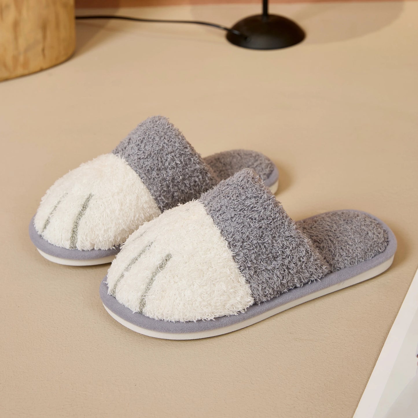 Cotton slippers for men, cute cat paws, plush for home use, anti slip for autumn and winter couples, indoor warmth for home use